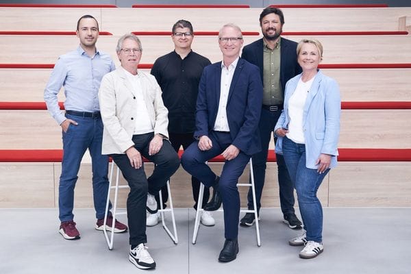 Sport 2000-CEO Margit Gosau mit dem neuen Aufsichtsrat der Sport 2000 Group International (von links): Nikolay Tzonov, Marius Rovers, Dominik Solleder, Holger Schwarting, Gian-Albert Munch, Margit Gosau. Foto: Betti Klee GmbH