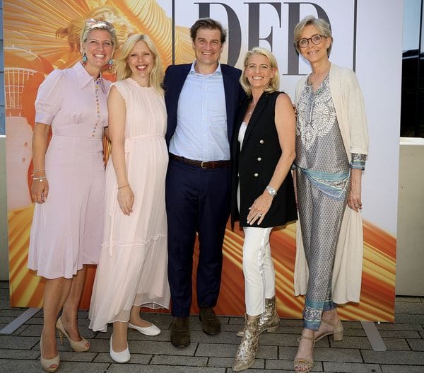 Bei der DFD-Pressekonferenz (von links): Andrea Greuner (Interimsmanagement Fashion Net Düsseldorf e. V.), Theresa Winkels (Leitung Wirtschaftsförderung Landeshauptstadt Düsseldorf und DFD Festival Edition), Christian Zaum (Wirtschaftsdezernent Düsseldorf), Aline Müller-Schade (Geschäftsführung The Supreme Group) und Ulrike Kähler (Geschäftsführung Igedo Exhibitions)