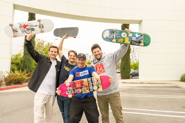 Die Nidecker-Brüder Xavier, Cédric und Henry (von links, hinten) und Kult-Skater Pierre-André Senizergues