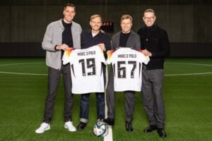 Vertragsschließung zwischen dem DFB und seinem Partner Marc O´Polo: Henning Wegter (DFB-Abteilungsleiter Partner und Vertrieb), Maximilian Boeck (Marc O`Polo-CEO), Holger Blask (DFB-Geschaeftsführer) und Sandro Schramm (Dirctor Marketing Marc O´Polo). (Foto: Yuliia Perekopaiko/DFB)