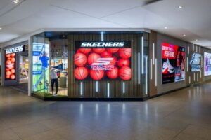 Der erste Skechers Performance Store in der West Edmonton Mall in Kanada. (Foto: Business Wire)