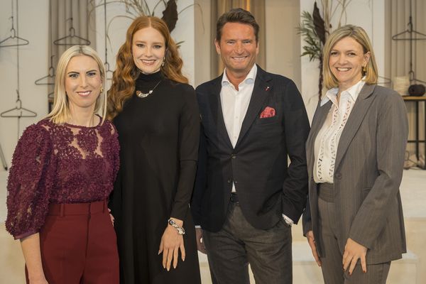 Katharina Krassnitzer (Leitung Mode, Tracht & Schuhe), Barbara Meier (GNTM-Gewinnerin und Schauspielerin), Markus Oberhamberger (Geschäftsführer Brandboxx Salzburg) sowie Elisabeth Kreuzberger (Leitung Mode). 