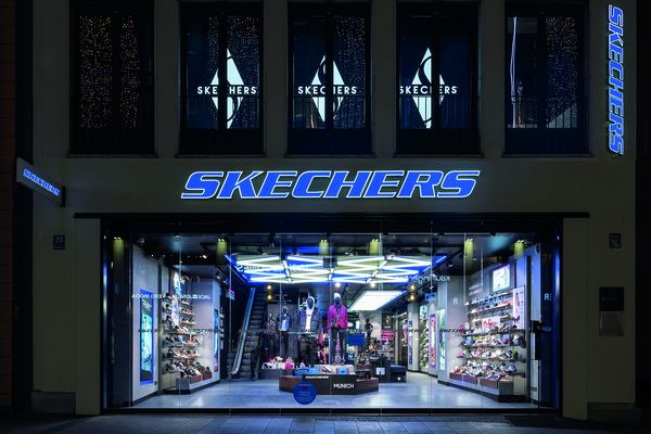 Außenansicht des Skechers Flagship-Stores in der Kaufingerstraße in München. (Foto: Eikaetschja)