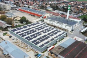 Neue PV-Anlage auf dem Lowa-Werk in Bošany
