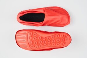 Das typische „Ein Stück Stoff“-Prinzip ist auch in der Capsule-Kollektion prägend.