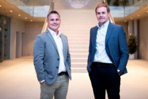 Jeweils seit mehr als 15 Jahren an Bord der Oberalp-Gruppe: Andreas Ehinger (links) und Sebastian Schaller in der Dynafit Speed Factory. Foto: Alena Paschke