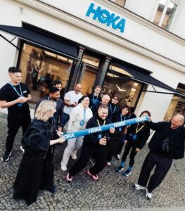 Eröffnung des neuen Hoka-Stores