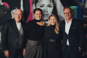 Marek Lieberberg (Geschäftsführer Live Nation), Cathleen Burghardt (Head of Marketing Tamaris), Helene Fischer und Jens Beining (Geschäftsführender Gesellschafter und CEO der Wortmann Schuh-Holding KG) bei der Pressekonferenz in München am 12. November, bei der die Partnerschaft verkündet wurde. (Foto: Sebastian Balz)