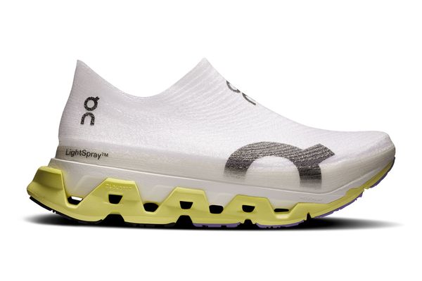 Der Cloudmonster 3 Hyper ist der erste Schuh, der in der neuen Fabrik hergestellt wird.