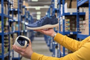 Was macht einen Barfußschuh aus? Stefanie Steinert gibt in ihrem Leitfaden Antworten. (Foto: Freizehn)