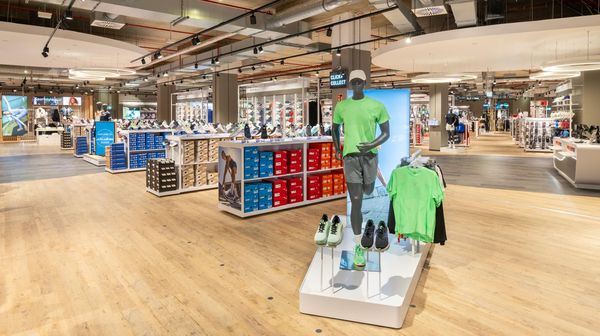 Die Filiale bietet 400 Quadratmeter mehr Platz.