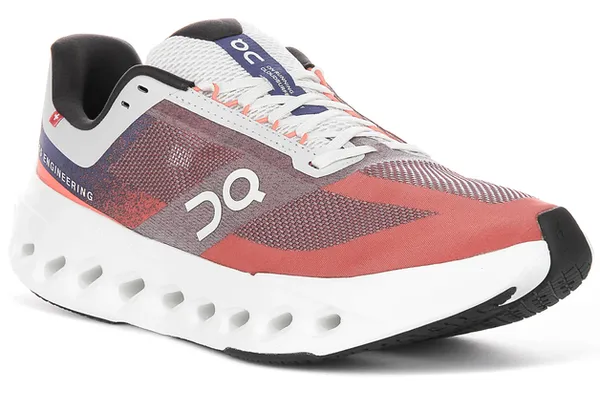 Das Schweizerkreuz darf künftig auf On-Schuhen zu sehen sein.