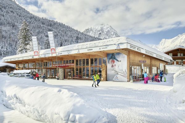 Wintersport ist ein wichtiger Faktor für Österreichs Sporthandel. (Auf dem Foto: Sport Wöll in Pertisau am Achensee)