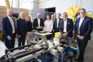 Torben Schütz, Michael Tackenberg, Dr. Ines Anderie, Florian Bilic, Helena Honermann, Peter Schultheis, Prof. Dr. Günter Schell, Carl-August Seibel und Andreas Tepest (von links)