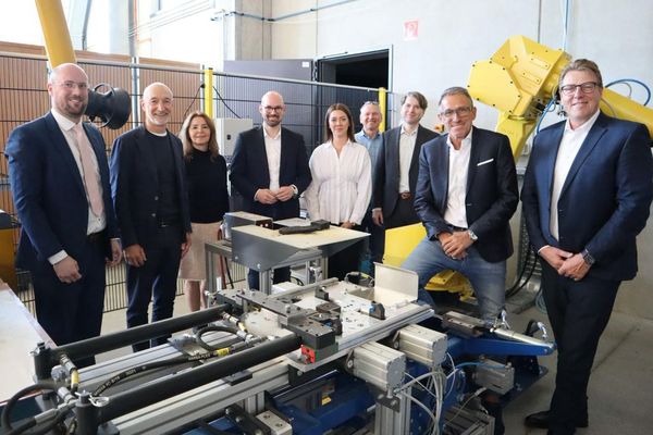 Torben Schütz, Michael Tackenberg, Dr. Ines Anderie, Florian Bilic, Helena Honermann, Peter Schultheis, Prof. Dr. Günter Schell, Carl-August Seibel und Andreas Tepest (von links)