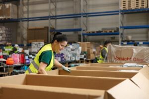 Die Ware wird geprüft. Nur gebrauchsfähige Artikel werden verkauft. (Foto: PreZero)