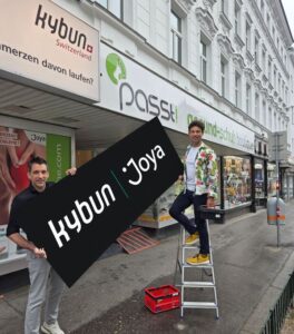 Claudio Minder und Karl Müller beim Rebranding der Passt-Filiale in Wien.