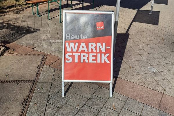 In der Tarifrunde kam es zu ersten Warnstreiks.