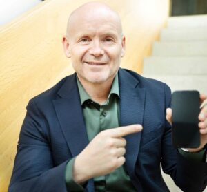 Andreas Unger zeigt, wie man Kunden-App, CRM-Daten und Punkteprogramm zur digitalen Kaufaktivierung nutzt.
