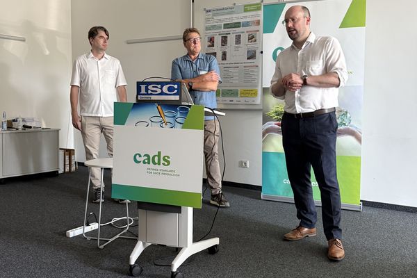 PFI-Chef Prof. Dr. Günter Schell, Cads-Vorsitzender Andreas Tepest und Cads-Geschäftsführer Torben Schütz (von links)