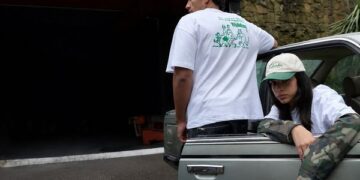 Clarks startet mit Bekleidung