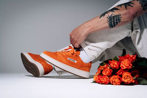 „The Curt“ bringt die Jägermeister-Farben Orange und Weiß an den Fuß.