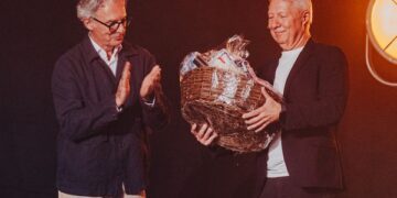 Zum letzten Mal moderierte Bernd Schneider (rechts) die SABU-Modenschau gemeinsam mit Stephan Krug.