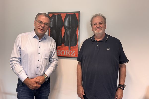 Dr. Klaus Schepers (links) und Thomas Oesterwinter stellten SHOEZ die Technologie hinter Go Fresh 24/7 vor.