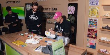 In der Crocs Corner können Besucher ihre Clogs mit Jibbitz personalisieren.