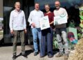 Hauptpreis der Jury 2026 für Schuhe Orthopädie Geyrecker aus Ybbs: Die Auszeichnung wurde direkt vor dem prämierten Geschäft überreicht.