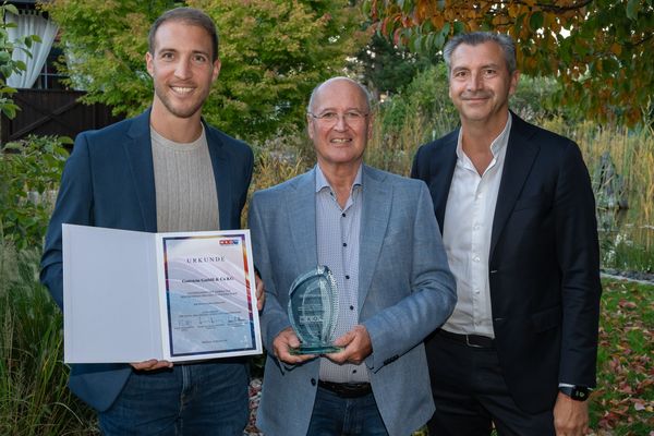 Von links: Philipp Gottstein, Gerhard Gottstein und Thomas Menitz, Obmann des Fachverbandes der österreichischen Textil-, Bekleidungs-, Schuh- und Lederindustrie (TBSL).