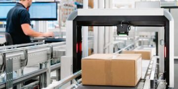 Die Deutsche Industrie- und Handelskammer (DIHK) und der Handelsverband Deutschland (HDE) wollen den grenzüberschreitenden Onlinehandel strenger überwachen lassen.