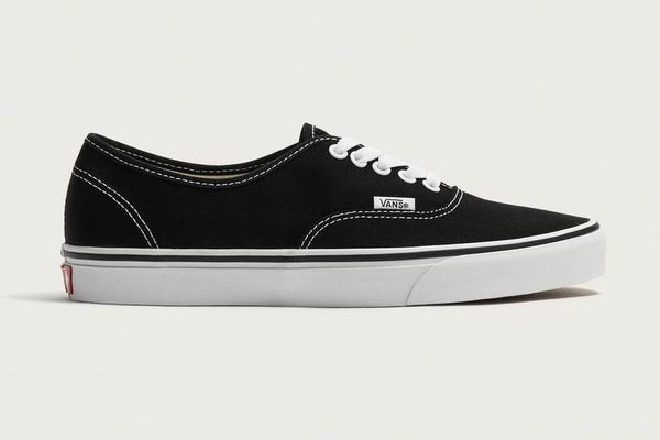 Diesen Vans-Sneaker kann man auf der Zara-Website kaufen.