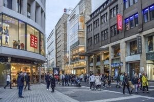 Große Ketten dominieren den Modehandel in den Fußgängerzonen.