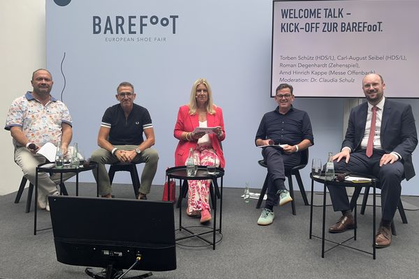 Barefoot-Talk zum Messeauftakt mit Roman Degenhardt, Carl-August Seibel, Moderatorin Dr. Caudia Schulz, Arnd Hinrich Kappe und Torben Schütz (von links)