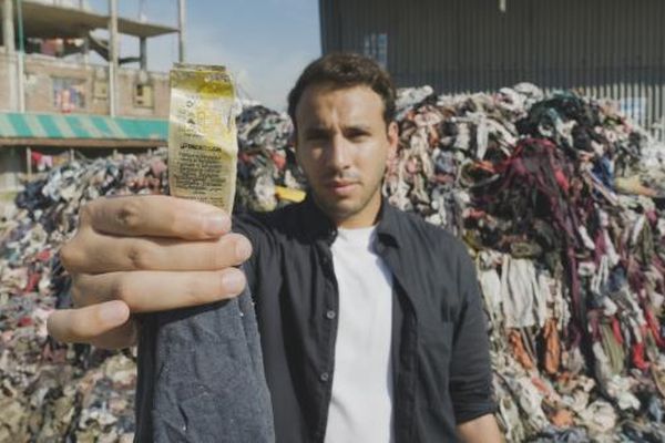 Reporter Sherif Rizkallah ist in Bangladesch und verschafft sich vor Ort einen Überblick über die Herstellungsbedingungen.