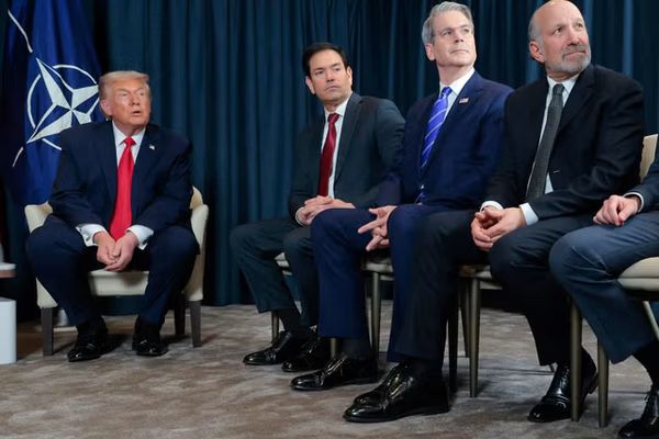 US-Präsident-Trump und Mitarbeiter in Florsheim-Schuhen