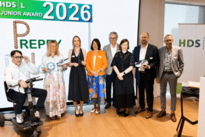 Award-Gewinnerin Annalena Henschel (dritte von links) mit den Mitgliedern der Jury