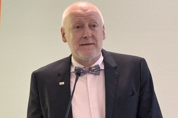 Supervisory Board Chairman Lars Otto presided confidently over the general meeting.