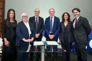 Alice Marcato, Giovanna Ceolini, Bildungsminister Giuseppe Valditara, Unternehmensminister Adolfo Urso, Serena Musolesi und Marco Amato (von links)