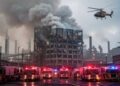 Die Huiteng-Schuhfabrik in Flammen