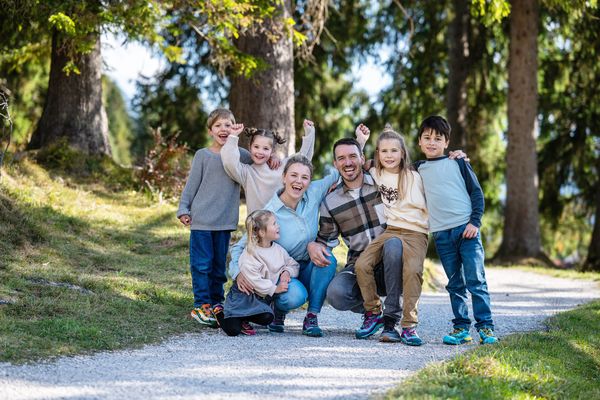 Miriam und Felix Neureuther und Lowa-Kids (Foto: Kerstin Rysavy)
