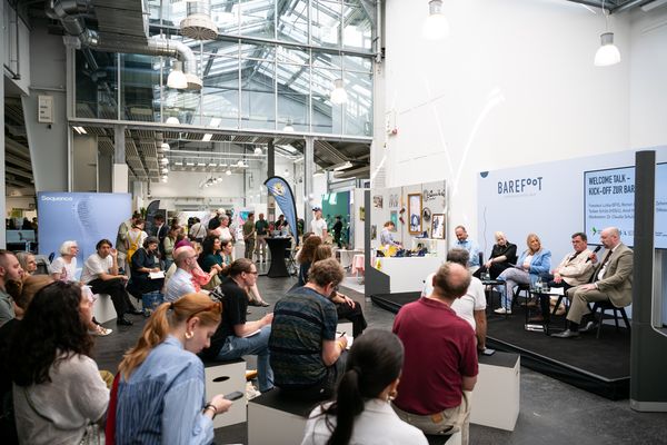 The lecture program, such as the Welcome Talk shown here, attracted great interest.