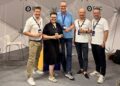 Stefan Nicolai und Christian Kreuzer vom ECC sowie Biljana Akik und Volker Gromer von Sport 2000 setzen ihre Zusammenarbeit beim Artikelstamm- und EDI-Datenaustausch fort.