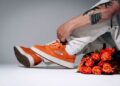 „The Curt“ bringt die Jägermeister-Farben Orange und Weiß an den Fuß.