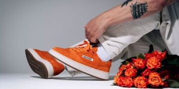 „The Curt“ bringt die Jägermeister-Farben Orange und Weiß an den Fuß.