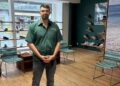 Josef Noack präsentiert das neue Fachgeschäft, das traditionelle Handwerkskunst mit moderner Versorgungstechnik verbindet.