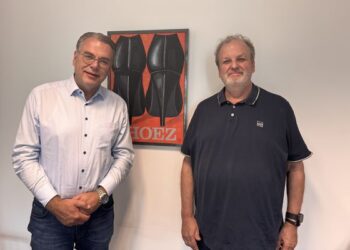 Dr. Klaus Schepers (links) und Thomas Oesterwinter stellten SHOEZ die Technologie hinter Go Fresh 24/7 vor.