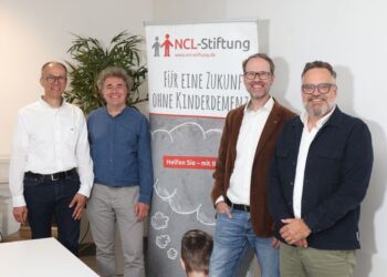 Von links: Thomas Weil (2. Vorsitzender ANWR Kinderhilfe), PD Dr. Guido Hermey (Zentrum für molekulare Neurobiologie Hambur), Dr. Frank Stehr (Vorstand NCL Stiftung) und Ullrich Lüke (Bereichsleiter Unternehmenskommunikation ANWR Group eG)