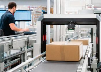 Die Deutsche Industrie- und Handelskammer (DIHK) und der Handelsverband Deutschland (HDE) wollen den grenzüberschreitenden Onlinehandel strenger überwachen lassen.